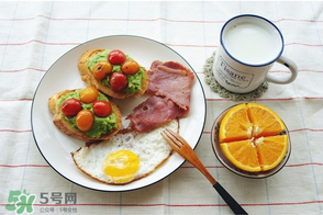 吃完橙子可以喝牛奶嗎？吃完橙子多久能喝牛奶？