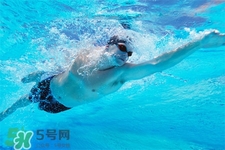 冬天游泳濕氣重嗎？冬天游泳濕氣重怎么辦？