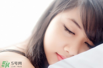 乳腺增生和乳腺結(jié)節(jié)的區(qū)別？乳腺增生和乳腺結(jié)節(jié)哪個嚴(yán)重