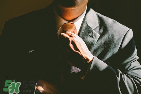 矮個子穿西裝好看嗎?矮個子穿西裝應(yīng)該注意的5點 矮個子穿西裝好看嗎?矮個子穿西裝應(yīng)該注意的5點