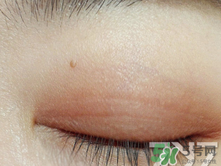 臟橘色眼影怎么畫？臟橘色眼影的畫法步驟圖