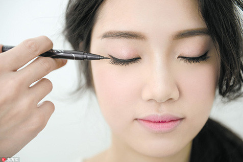 美瞳線怎么畫隱形_眼線怎么畫看不出來？