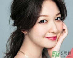 嘴巴大適合什么顏色的口紅？嘴巴大怎么涂口紅好看？