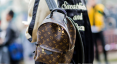 女雙肩包什么牌子的好？女雙肩包哪個(gè)牌子好看？