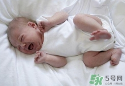 新生兒手指甲根部發(fā)紫是怎么回事?是什么原因? 新生兒手指甲根部發(fā)紫是怎么回事?是什么原因?