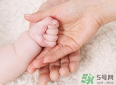 新生兒手指甲什么時(shí)候剪?新生兒手指甲怎么剪? 新生兒手指甲什么時(shí)候剪?新生兒手指甲怎么剪?