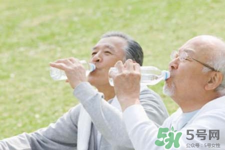 老年人免疫力低下吃什么好？老人免疫力低下吃什么好？