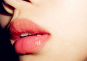 嘴巴大適合什么顏色的口紅？嘴巴大怎么涂口紅好看？
