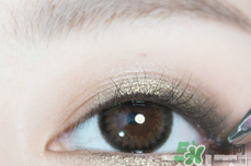 單簇假睫毛怎么貼,單簇假睫毛貼法步驟圖 單簇假睫毛怎么貼,單簇假睫毛貼法步驟圖