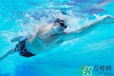 腰間盤突出可以游泳嗎？游泳能治療腰間盤突出嗎？