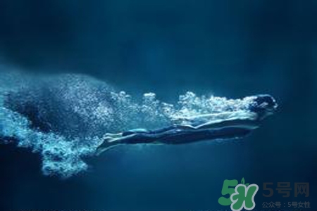 腰間盤突出可以游泳嗎？游泳能治療腰間盤突出嗎？