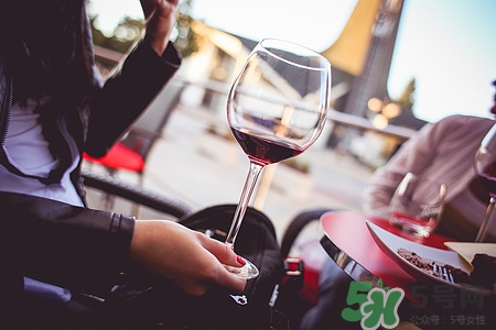 紅酒助消化嗎?紅酒的功效與作用 紅酒助消化嗎?紅酒的功效與作用