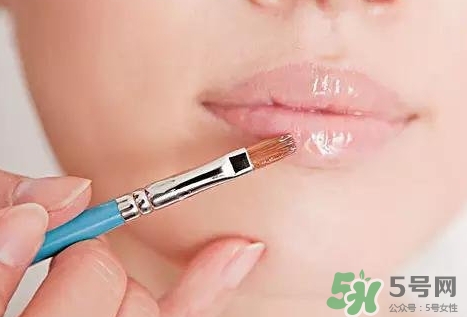 嘴唇干裂出血是什么原因?嘴唇干裂出血是怎么回事? 嘴唇干裂出血是什么原因?嘴唇干裂出血是怎么回事?