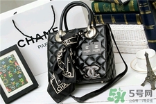 包包上為什么要系絲巾?包包上的絲巾怎么系? 包包上為什么要系絲巾?包包上的絲巾怎么系?