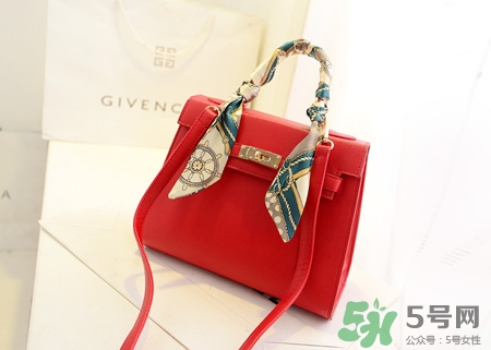 包包上為什么要系絲巾?包包上的絲巾怎么系? 包包上為什么要系絲巾?包包上的絲巾怎么系?