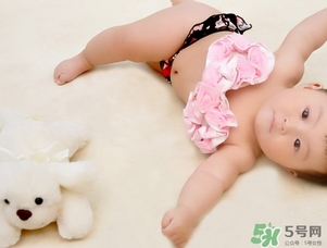 新生兒多久洗一次澡？新生兒洗澡溫度多少度合適？