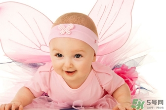 新生兒多久洗一次澡？新生兒洗澡溫度多少度合適？