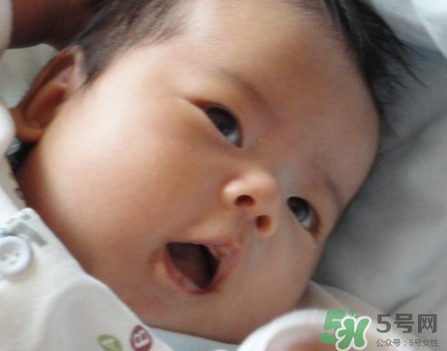 新生兒多少天眼睛能看見東西? 新生兒多少天眼睛能看見東西?