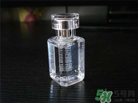 美容油用在護膚第幾步?美容油和精華液的區(qū)別 美容油用在護膚第幾步?美容油和精華液的區(qū)別