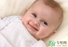 新生兒多少天會笑?新生兒多久會笑出聲? 新生兒多少天會笑?新生兒多久會笑出聲?