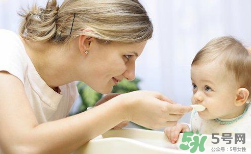 新生兒多少天吃魚肝油?新生兒什么時候吃魚肝油? 新生兒多少天吃魚肝油?新生兒什么時候吃魚肝油?