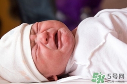 新生兒腸絞痛的癥狀有哪些?新生兒腸絞痛是什么樣子? 新生兒腸絞痛的癥狀有哪些?新生兒腸絞痛是什么樣子?