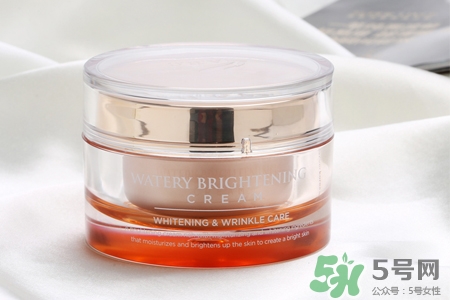 ahc素顏霜怎么用？ahc素顏霜使用方法