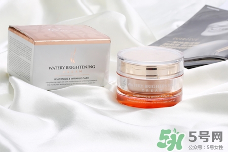 ahc素顏霜怎么用？ahc素顏霜使用方法