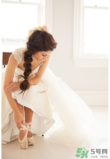 年會(huì)穿什么鞋子？公司年會(huì)女生鞋子搭配