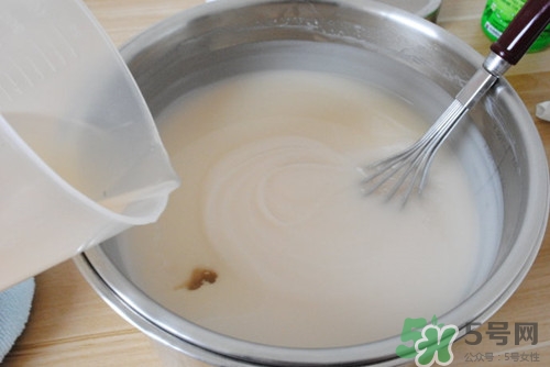 土豆汁弄到衣服上怎么洗? 土豆汁弄到衣服上怎么洗?