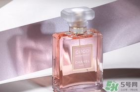 香奈兒黑coco香水和白coco香水哪個(gè)好？香奈兒黑可可和白可可選擇