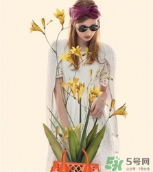 參加別人生日可以穿紅色的衣服嗎？參加生日穿什么衣服？