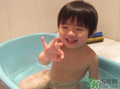 寶寶不小心吃了沐浴露怎么辦?會(huì)中毒嗎 寶寶不小心吃了沐浴露怎么辦?會(huì)中毒嗎