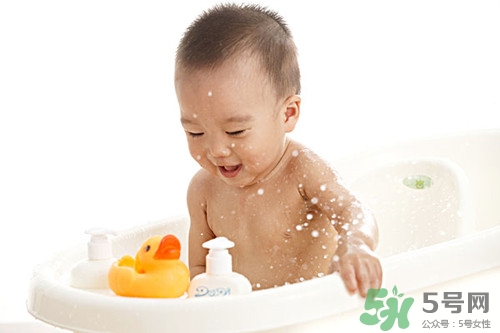 寶寶不小心吃了沐浴露怎么辦?會(huì)中毒嗎 寶寶不小心吃了沐浴露怎么辦?會(huì)中毒嗎
