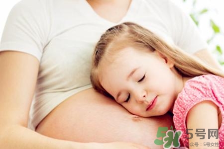 二胎剖腹產(chǎn)還是在原刀口上嗎?二胎剖腹產(chǎn)比一胎疼嗎? 二胎剖腹產(chǎn)還是在原刀口上嗎?二胎剖腹產(chǎn)比一胎疼嗎?