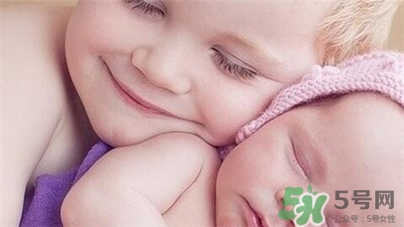 二胎剖腹產(chǎn)還是在原刀口上嗎?二胎剖腹產(chǎn)比一胎疼嗎? 二胎剖腹產(chǎn)還是在原刀口上嗎?二胎剖腹產(chǎn)比一胎疼嗎?