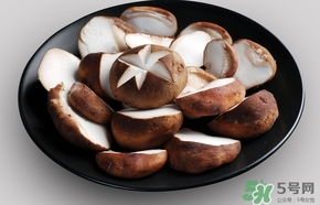 香菇顏色深好還是淺好？鮮香菇顏色越深越好嗎？