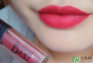 朵色口紅和唇釉哪個好？朵色口紅好還是唇釉好？