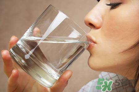 霧霾天為什么要多喝水？霧霾天要喝多少水才健康？