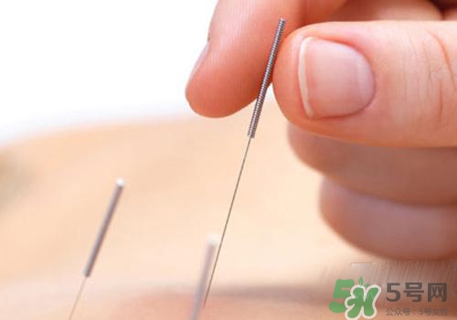 眼皮跳是冷敷還是熱敷？眼皮跳怎么辦？