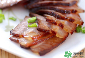 腌肉一斤放多少鹽？腌肉用什么鹽？