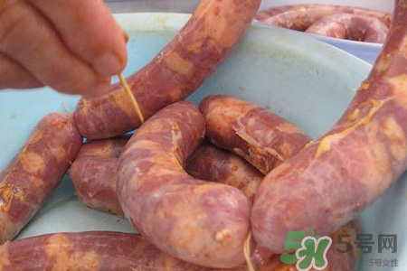 灌香腸一斤肉放多少鹽？10斤肉灌香腸放多少鹽？