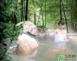 泡溫泉后要洗澡嗎？泡完溫泉后多久可以洗澡？