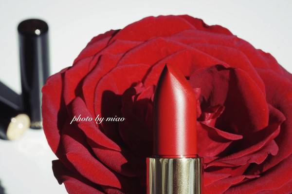 蘭蔻菁純絲絨唇膏290多少錢(qián)？蘭蔻菁純絲絨唇膏290專柜價(jià)格