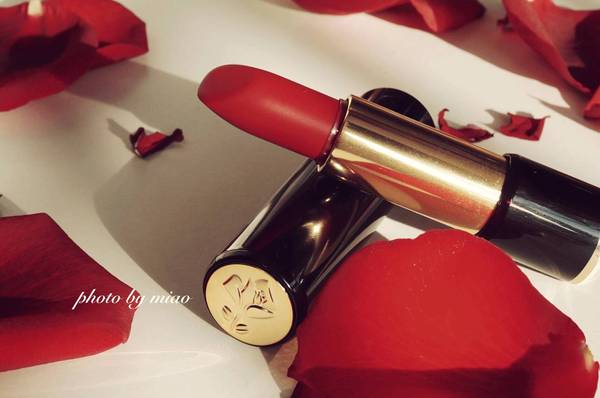 蘭蔻菁純絲絨唇膏290多少錢(qián)？蘭蔻菁純絲絨唇膏290專柜價(jià)格