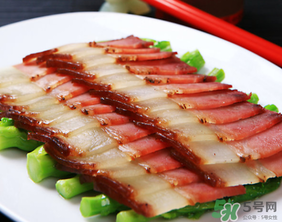 腌肉發(fā)霉了還能吃嗎？腌肉長(zhǎng)霉怎么辦？