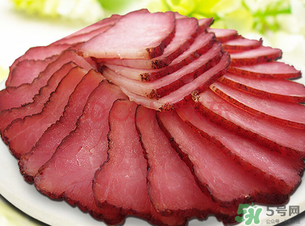 腌肉發(fā)霉了還能吃嗎？腌肉長(zhǎng)霉怎么辦？