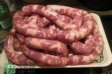 炒臘腸要先煮熟嗎？臘腸需要先煮再炒菜嗎？