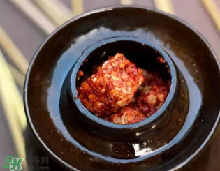 霉豆腐發(fā)黑還能吃嗎？霉豆腐長(zhǎng)黑點(diǎn)還能吃嗎？