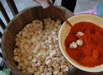 霉豆腐發(fā)黑還能吃嗎？霉豆腐長(zhǎng)黑點(diǎn)還能吃嗎？